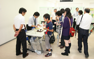 大学ブランドチーズの試食