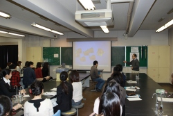 平成24年度食品衛生学教室卒業論文発表会を開催しました