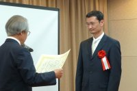 表彰式の様子（余戸講師）