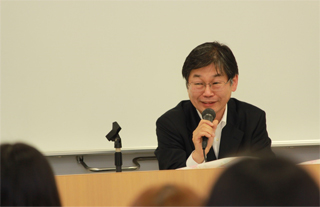 (写真①宇野社長からのご挨拶と会社紹介)