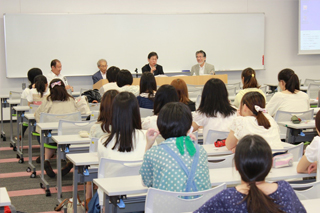 (写真②トップ対談)
